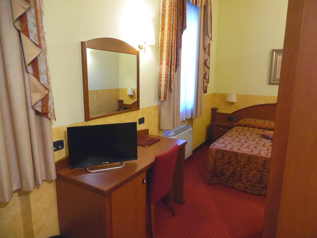 Hotel Majestic San Giuliano Milanese Eksteriør billede